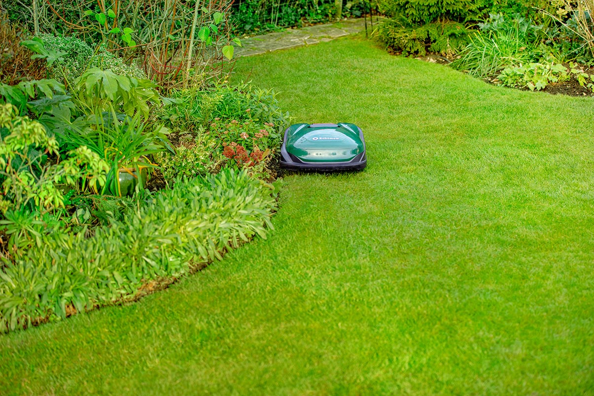 Robotic vs. Traditional: The Benefits of Robotic Mowers